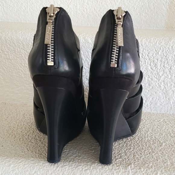 SOLD SOLD SOLD NWT BCBG Black Leather Cage Wedges Heels 6.5 NIB - Picture 3 of 6